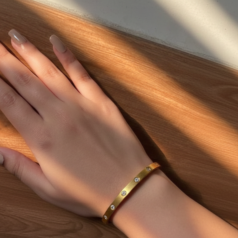 The Zoya Infinity Bangle | 18K Gold PVD Forged Steel | Tarnish-Free & Waterproof